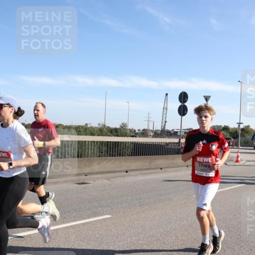 03.10.2025 - Köhlbrandbrückenlauf Julia Fischer http://msf.ph/oto/9000139 03.10.2025 12:14:40 Position 3 4337 meine-sportfotos.de
