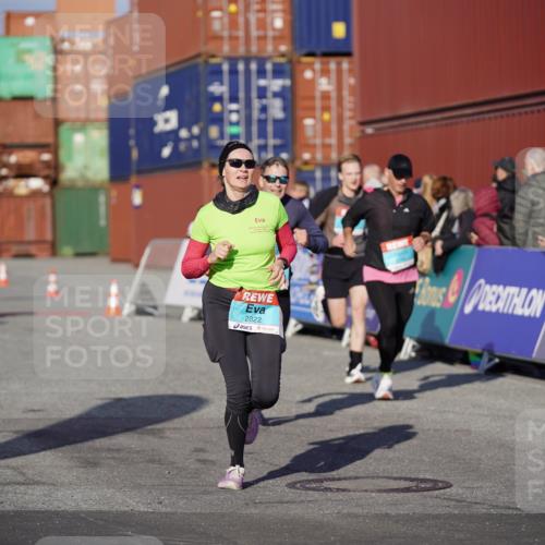 03.10.2025 - Köhlbrandbrückenlauf Michael Burmester http://msf.ph/oto/9000145 03.10.2025 10:04:37 Ziel 1025, 1073, 1218, 1308, 1623, 2029, 2672, 2822, 3160, 3379, 3753, 3799, 3835 meine-sportfotos.de