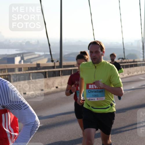 03.10.2025 - Köhlbrandbrückenlauf Julia Fischer http://msf.ph/oto/9000162 03.10.2025 09:20:25 Position 1 1083 meine-sportfotos.de