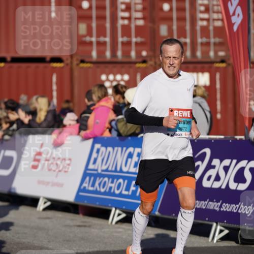 03.10.2025 - Köhlbrandbrückenlauf Michael Burmester http://msf.ph/oto/9000173 03.10.2025 10:04:38 Ziel 1073, 1218, 1225, 1308, 1623, 2029, 2672, 2822, 3160, 3379, 3753, 3799, 3835 meine-sportfotos.de