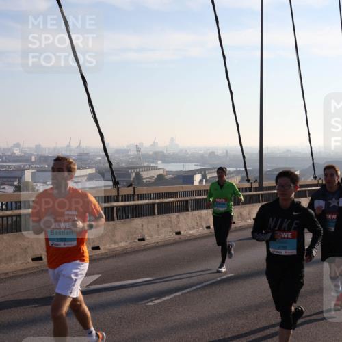 03.10.2025 - Köhlbrandbrückenlauf Julia Fischer http://msf.ph/oto/9000179 03.10.2025 09:20:32 Position 1 1423, 3789 meine-sportfotos.de