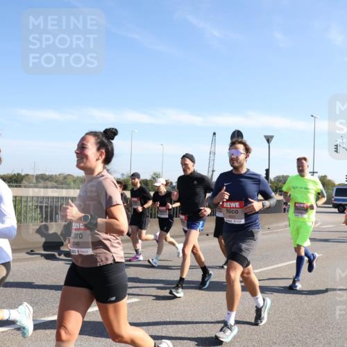 03.10.2025 - Köhlbrandbrückenlauf Julia Fischer http://msf.ph/oto/9000183 03.10.2025 12:14:45 Position 3 4247, 4246, 4622 meine-sportfotos.de