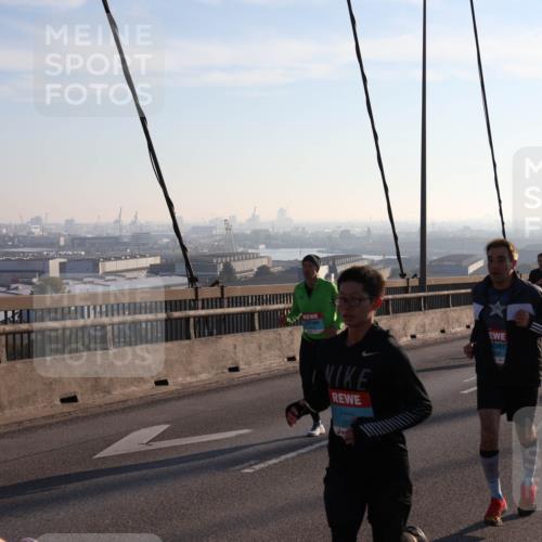 03.10.2025 - Köhlbrandbrückenlauf Julia Fischer http://msf.ph/oto/9000185 03.10.2025 09:20:32 Position 1 1423 meine-sportfotos.de
