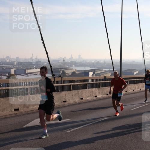 03.10.2025 - Köhlbrandbrückenlauf Julia Fischer http://msf.ph/oto/9000194 03.10.2025 09:20:36 Position 1 1068 meine-sportfotos.de
