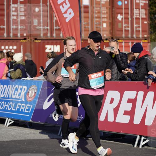 03.10.2025 - Köhlbrandbrückenlauf Michael Burmester http://msf.ph/oto/9000207 03.10.2025 10:04:39 Ziel 1073, 1218, 1225, 1308, 1623, 2672, 2822, 3160, 3753, 3799, 3835 meine-sportfotos.de