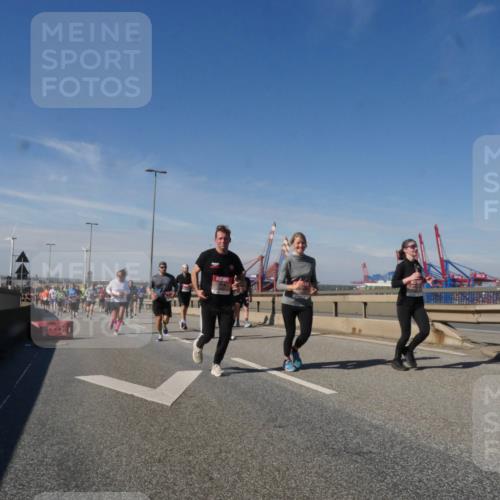 03.10.2025 - Köhlbrandbrückenlauf Matties Gatica Varas http://msf.ph/oto/9000216 03.10.2025 12:53:19 Position 2  meine-sportfotos.de