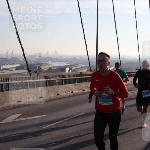 03.10.2025 - Köhlbrandbrückenlauf Julia Fischer http://msf.ph/oto/9000217 03.10.2025 09:20:40 Position 1 1107 meine-sportfotos.de