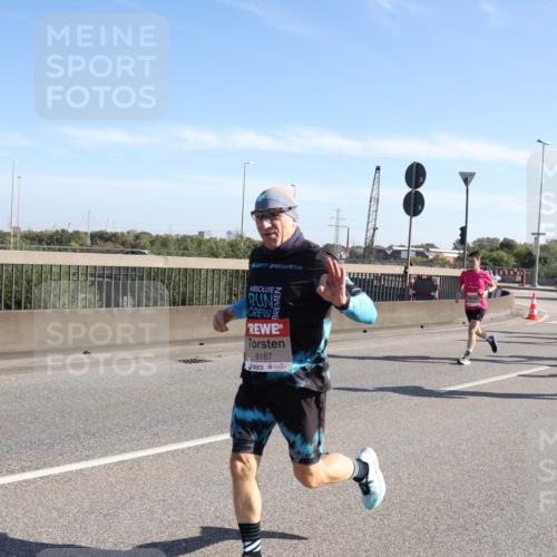 03.10.2025 - Köhlbrandbrückenlauf Julia Fischer http://msf.ph/oto/9000232 03.10.2025 12:14:51 Position 3 6187 meine-sportfotos.de