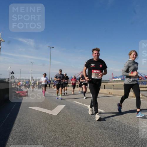 03.10.2025 - Köhlbrandbrückenlauf Matties Gatica Varas http://msf.ph/oto/9000234 03.10.2025 12:53:19 Position 2 4602 meine-sportfotos.de
