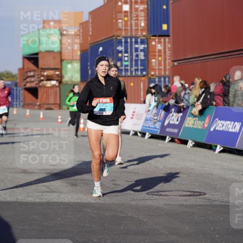 03.10.2025 - Köhlbrandbrückenlauf Michael Burmester http://msf.ph/oto/9000235 03.10.2025 10:04:41 Ziel 1073, 1218, 1225, 1236, 1623, 2672, 2714, 2822, 3117, 3160, 3753, 3799, 3835 meine-sportfotos.de