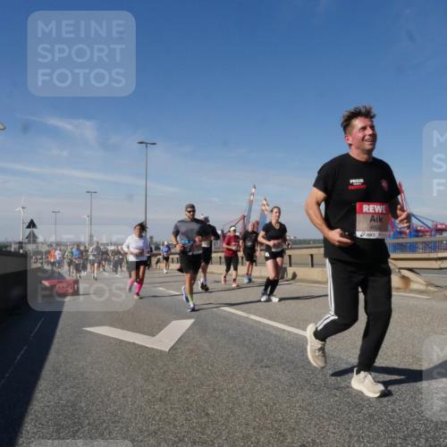 03.10.2025 - Köhlbrandbrückenlauf Matties Gatica Varas http://msf.ph/oto/9000240 03.10.2025 12:53:20 Position 2 4602 meine-sportfotos.de