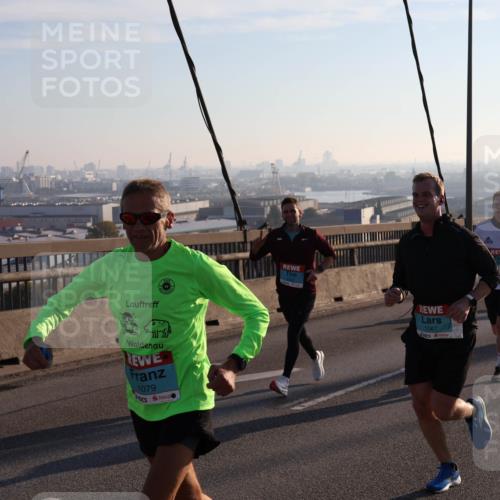 03.10.2025 - Köhlbrandbrückenlauf Julia Fischer http://msf.ph/oto/9000241 03.10.2025 09:20:46 Position 1 1079, 1067 meine-sportfotos.de