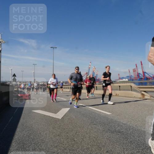 03.10.2025 - Köhlbrandbrückenlauf Matties Gatica Varas http://msf.ph/oto/9000246 03.10.2025 12:53:20 Position 2  meine-sportfotos.de