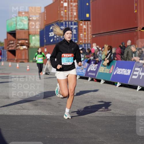 03.10.2025 - Köhlbrandbrückenlauf Michael Burmester http://msf.ph/oto/9000263 03.10.2025 10:04:41 Ziel 1073, 1218, 1225, 1236, 1623, 2672, 2714, 2822, 3117, 3160, 3753, 3799, 3835 meine-sportfotos.de