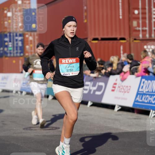 03.10.2025 - Köhlbrandbrückenlauf Michael Burmester http://msf.ph/oto/9000278 03.10.2025 10:04:42 Ziel 1218, 1225, 1236, 1447, 1623, 2672, 2714, 2822, 3117, 3160, 3753, 3799, 3835 meine-sportfotos.de