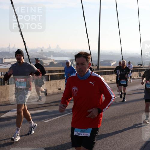03.10.2025 - Köhlbrandbrückenlauf Julia Fischer http://msf.ph/oto/9000295 03.10.2025 09:20:53 Position 1 1237, 3525 meine-sportfotos.de
