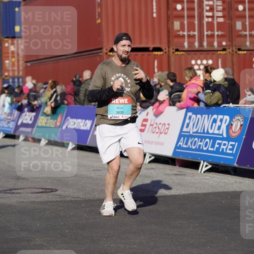 03.10.2025 - Köhlbrandbrückenlauf Michael Burmester http://msf.ph/oto/9000303 03.10.2025 10:04:43 Ziel 1218, 1225, 1236, 1447, 1623, 2672, 2714, 2822, 3117, 3160, 3753, 3799, 3835 meine-sportfotos.de