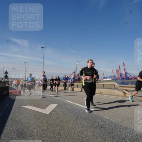 03.10.2025 - Köhlbrandbrückenlauf Matties Gatica Varas http://msf.ph/oto/9000307 03.10.2025 12:53:25 Position 2  meine-sportfotos.de