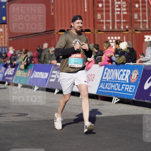 03.10.2025 - Köhlbrandbrückenlauf Michael Burmester http://msf.ph/oto/9000313 03.10.2025 10:04:43 Ziel 1218, 1225, 1236, 1447, 1623, 2672, 2714, 2822, 3117, 3160, 3753, 3799, 3835 meine-sportfotos.de