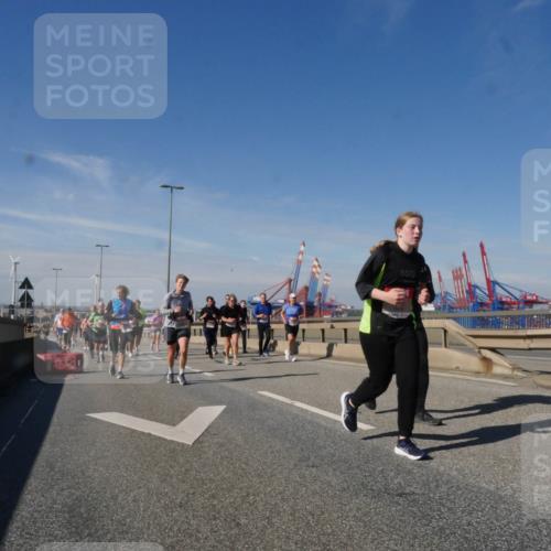 03.10.2025 - Köhlbrandbrückenlauf Matties Gatica Varas http://msf.ph/oto/9000318 03.10.2025 12:53:25 Position 2  meine-sportfotos.de
