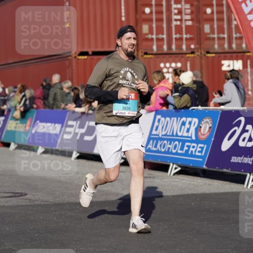 03.10.2025 - Köhlbrandbrückenlauf Michael Burmester http://msf.ph/oto/9000322 03.10.2025 10:04:43 Ziel 1218, 1225, 1236, 1447, 1623, 2672, 2714, 2822, 3117, 3160, 3753, 3799, 3835 meine-sportfotos.de