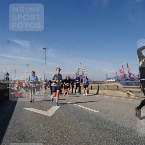03.10.2025 - Köhlbrandbrückenlauf Matties Gatica Varas http://msf.ph/oto/9000335 03.10.2025 12:53:26 Position 2  meine-sportfotos.de