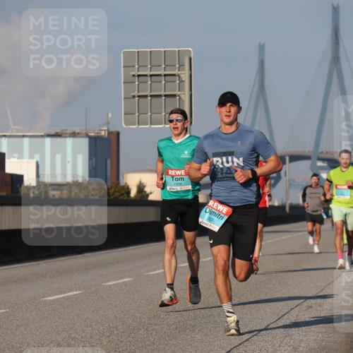 03.10.2025 - Köhlbrandbrückenlauf Luisa Fischer http://msf.ph/oto/9000339 03.10.2025 10:42:23 Position 3 1268, 2024, 2831 meine-sportfotos.de