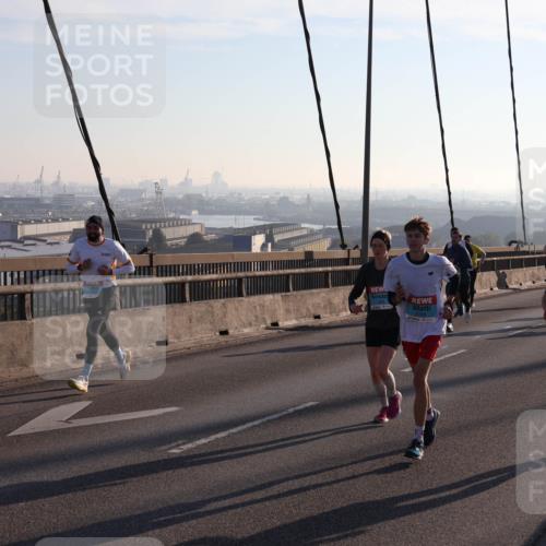 03.10.2025 - Köhlbrandbrückenlauf Julia Fischer http://msf.ph/oto/9000342 03.10.2025 09:20:57 Position 1  meine-sportfotos.de