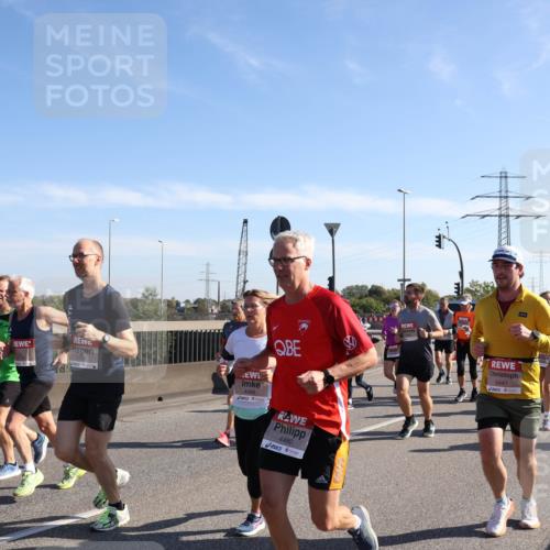 03.10.2025 - Köhlbrandbrückenlauf Julia Fischer http://msf.ph/oto/9000346 03.10.2025 12:15:09 Position 3 5793, 4496, 4480, 5447 meine-sportfotos.de