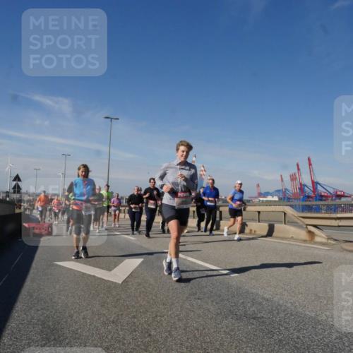 03.10.2025 - Köhlbrandbrückenlauf Matties Gatica Varas http://msf.ph/oto/9000348 03.10.2025 12:53:27 Position 2  meine-sportfotos.de