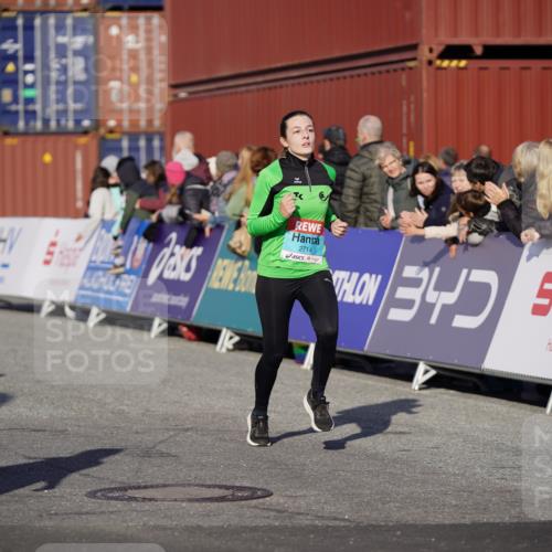 03.10.2025 - Köhlbrandbrückenlauf Michael Burmester http://msf.ph/oto/9000350 03.10.2025 10:04:45 Ziel 1218, 1225, 1236, 1447, 1457, 1623, 2714, 3117, 3160, 3753, 3799, 3835 meine-sportfotos.de