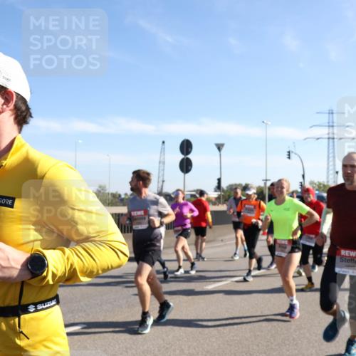 03.10.2025 - Köhlbrandbrückenlauf Julia Fischer http://msf.ph/oto/9000354 03.10.2025 12:15:10 Position 3  meine-sportfotos.de