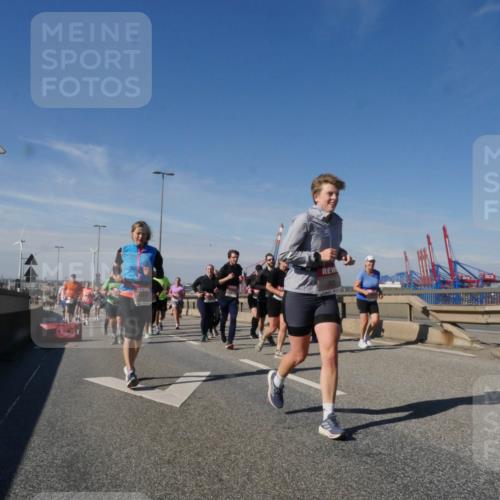 03.10.2025 - Köhlbrandbrückenlauf Matties Gatica Varas http://msf.ph/oto/9000356 03.10.2025 12:53:28 Position 2  meine-sportfotos.de