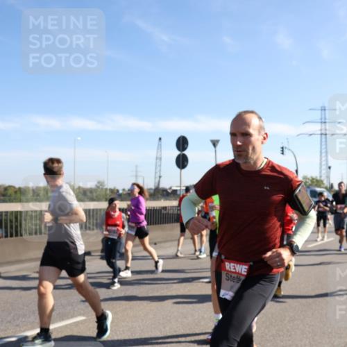 03.10.2025 - Köhlbrandbrückenlauf Julia Fischer http://msf.ph/oto/9000357 03.10.2025 12:15:10 Position 3  meine-sportfotos.de