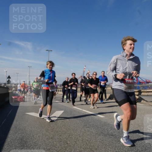 03.10.2025 - Köhlbrandbrückenlauf Matties Gatica Varas http://msf.ph/oto/9000363 03.10.2025 12:53:28 Position 2 6728 meine-sportfotos.de