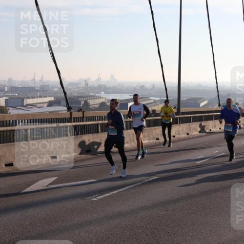 03.10.2025 - Köhlbrandbrückenlauf Julia Fischer http://msf.ph/oto/9000367 03.10.2025 09:21:00 Position 1  meine-sportfotos.de