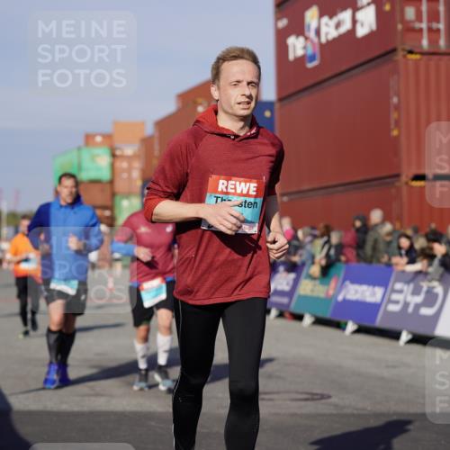03.10.2025 - Köhlbrandbrückenlauf Michael Burmester http://msf.ph/oto/9000381 03.10.2025 10:04:46 Ziel 1218, 1225, 1236, 1403, 1447, 1457, 1623, 2714, 3117, 3160, 3753, 3835 meine-sportfotos.de