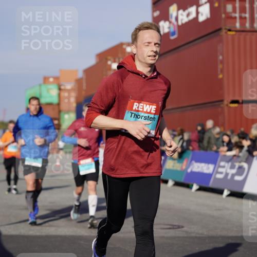 03.10.2025 - Köhlbrandbrückenlauf Michael Burmester http://msf.ph/oto/9000390 03.10.2025 10:04:46 Ziel 1218, 1225, 1236, 1403, 1447, 1457, 1623, 2714, 3117, 3160, 3753, 3835 meine-sportfotos.de