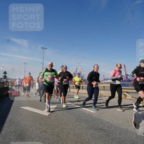 03.10.2025 - Köhlbrandbrückenlauf Matties Gatica Varas http://msf.ph/oto/9000399 03.10.2025 12:53:30 Position 2  meine-sportfotos.de