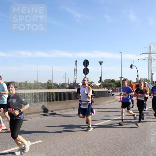 03.10.2025 - Köhlbrandbrückenlauf Julia Fischer http://msf.ph/oto/9000402 03.10.2025 12:15:15 Position 3  meine-sportfotos.de