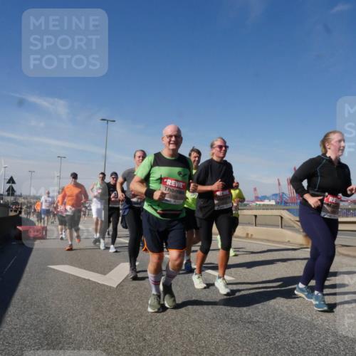 03.10.2025 - Köhlbrandbrückenlauf Matties Gatica Varas http://msf.ph/oto/9000413 03.10.2025 12:53:31 Position 2 5708, 118 meine-sportfotos.de