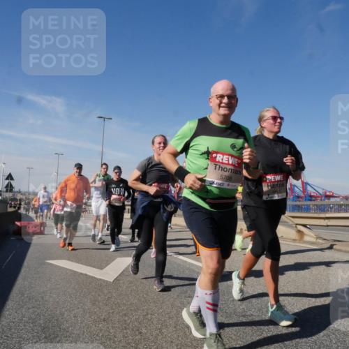 03.10.2025 - Köhlbrandbrückenlauf Matties Gatica Varas http://msf.ph/oto/9000417 03.10.2025 12:53:32 Position 2 5708 meine-sportfotos.de