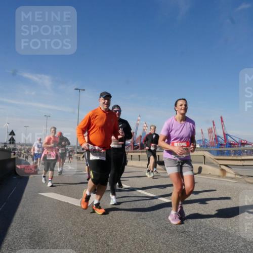 03.10.2025 - Köhlbrandbrückenlauf Matties Gatica Varas http://msf.ph/oto/9000433 03.10.2025 12:53:33 Position 2  meine-sportfotos.de