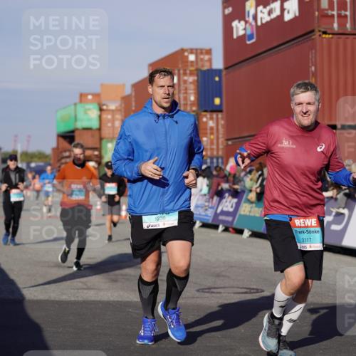 03.10.2025 - Köhlbrandbrückenlauf Michael Burmester http://msf.ph/oto/9000435 03.10.2025 10:04:48 Ziel 1225, 1236, 1403, 1447, 1457, 2714, 3117, 3753, 3812, 3835 meine-sportfotos.de