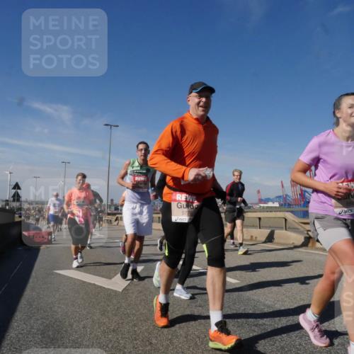 03.10.2025 - Köhlbrandbrückenlauf Matties Gatica Varas http://msf.ph/oto/9000441 03.10.2025 12:53:34 Position 2 47, 5776, 6662 meine-sportfotos.de