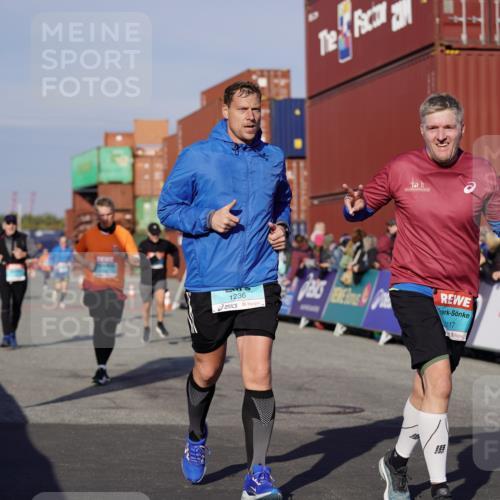 03.10.2025 - Köhlbrandbrückenlauf Michael Burmester http://msf.ph/oto/9000443 03.10.2025 10:04:48 Ziel 1225, 1236, 1403, 1447, 1457, 2714, 3117, 3753, 3812, 3835 meine-sportfotos.de