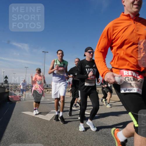 03.10.2025 - Köhlbrandbrückenlauf Matties Gatica Varas http://msf.ph/oto/9000447 03.10.2025 12:53:34 Position 2 247, 6306, 6559, 5776 meine-sportfotos.de
