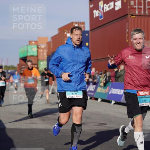 03.10.2025 - Köhlbrandbrückenlauf Michael Burmester http://msf.ph/oto/9000451 03.10.2025 10:04:48 Ziel 1225, 1236, 1403, 1447, 1457, 2714, 3117, 3753, 3812, 3835 meine-sportfotos.de