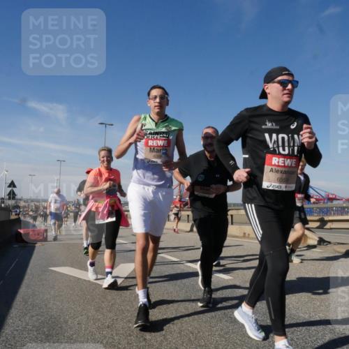 03.10.2025 - Köhlbrandbrückenlauf Matties Gatica Varas http://msf.ph/oto/9000453 03.10.2025 12:53:35 Position 2 96, 617247, 6306, 6559, 118 meine-sportfotos.de