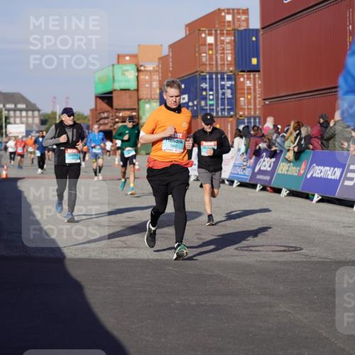 03.10.2025 - Köhlbrandbrückenlauf Michael Burmester http://msf.ph/oto/9000464 03.10.2025 10:04:49 Ziel 1225, 1236, 1302, 1403, 1447, 1457, 2714, 3117, 3753, 3812, 3835 meine-sportfotos.de